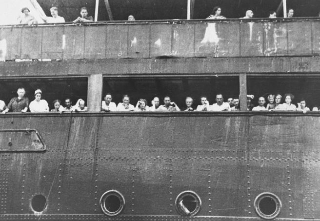 Jewish refugees turned away